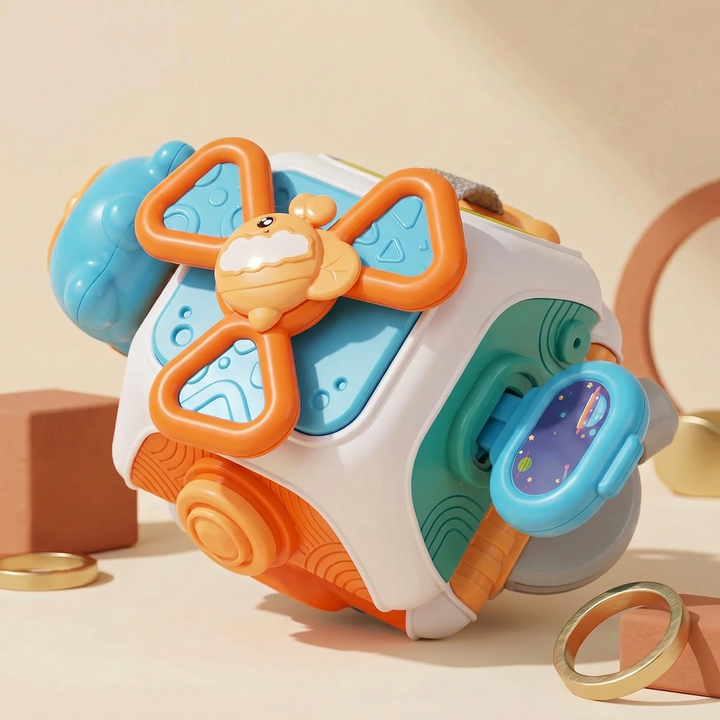 Close-up of the orange and blue spinning butterfly spinner and blue press button
